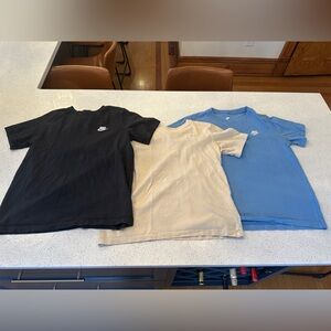 3 Nike boys short sleeve cotton t’s (XL)